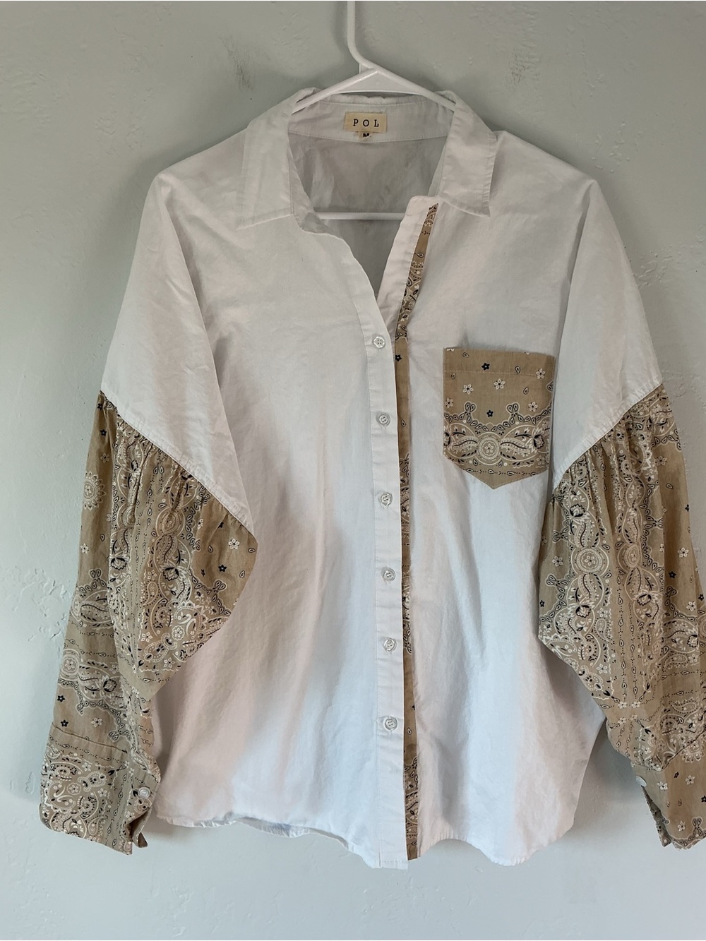POL Oversized White Button-Down Shirt with Tan Bandana Details - Picture 2 of 10